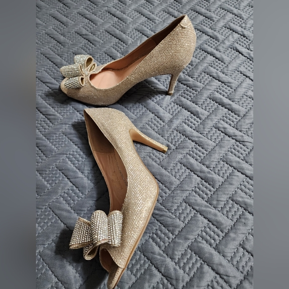 Gold peep toe heels - Picture 2 of 5